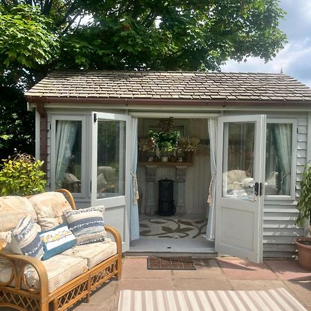 Birds And The Bees Summer House Endon ภายนอก รูปภาพ