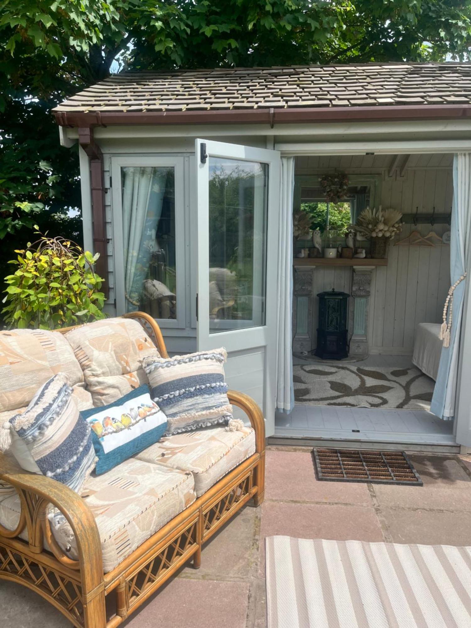 Birds And The Bees Summer House Endon ภายนอก รูปภาพ
