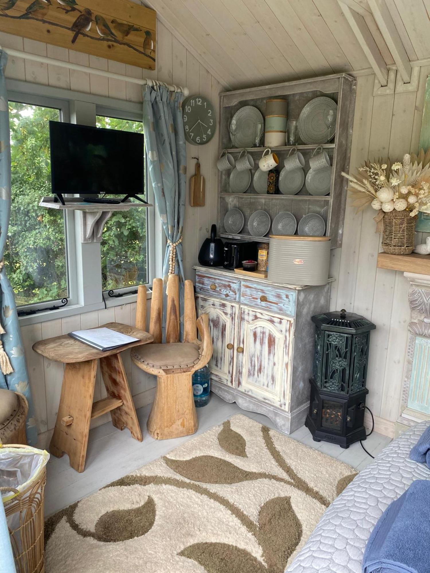 Birds And The Bees Summer House Endon ภายนอก รูปภาพ