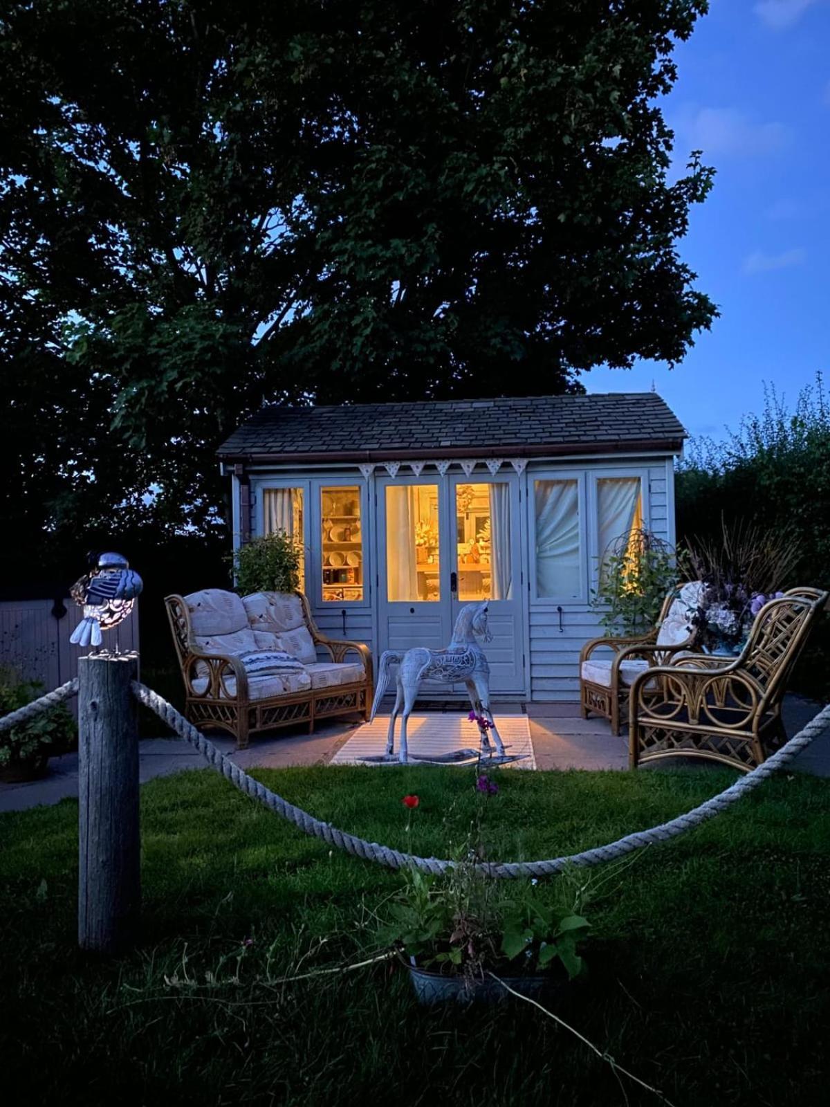 Birds And The Bees Summer House Endon ภายนอก รูปภาพ