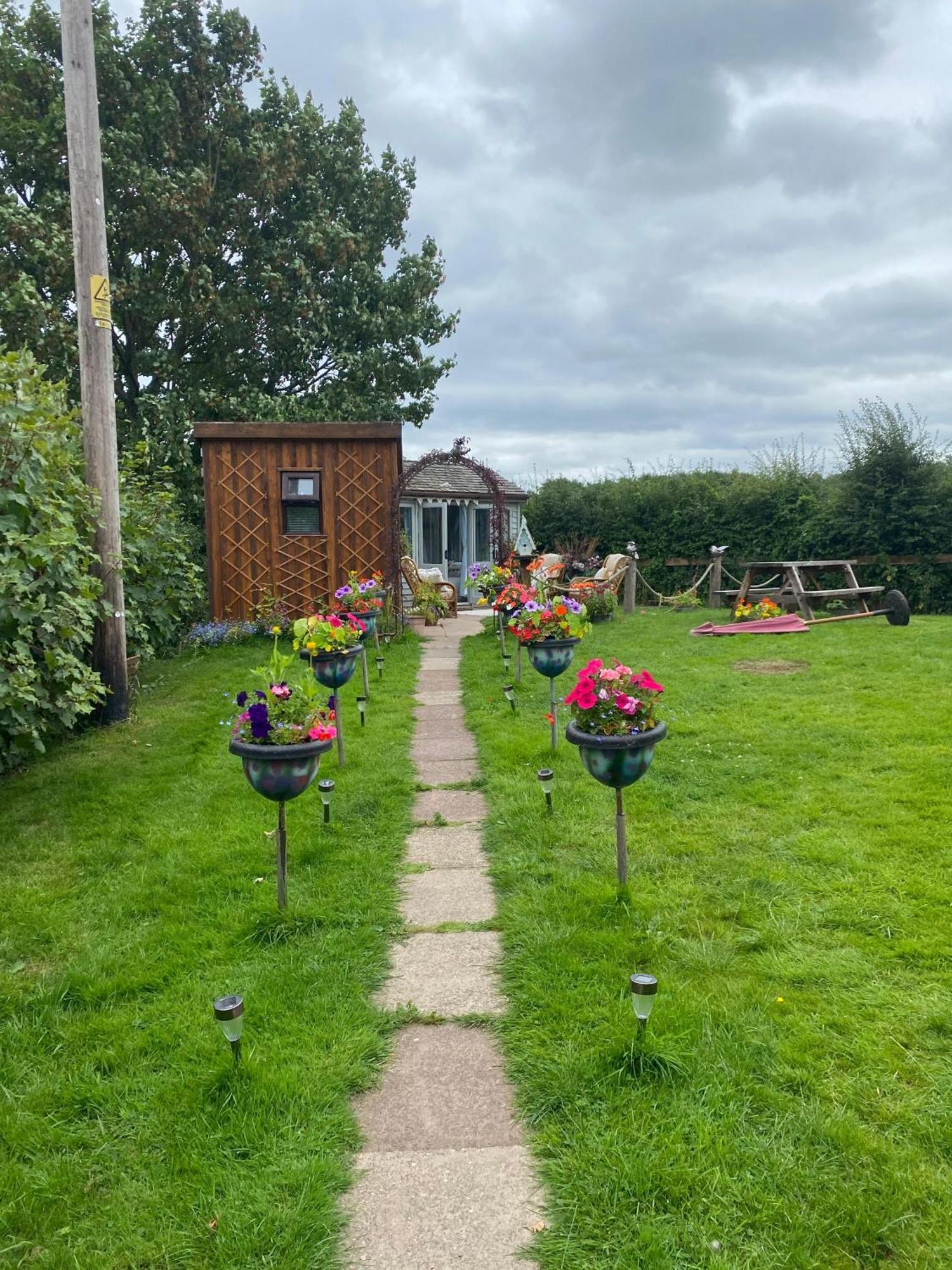 Birds And The Bees Summer House Endon ภายนอก รูปภาพ
